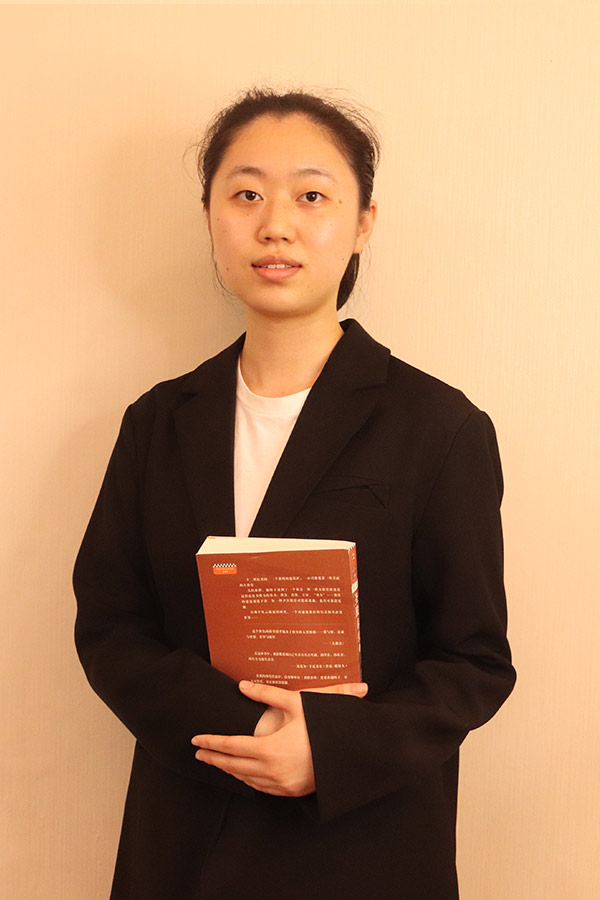 合阳梁艺 本科学历，优秀班主任