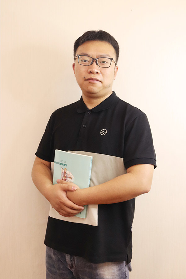 合阳杨斌 本科学历，毕业于西安航空学院