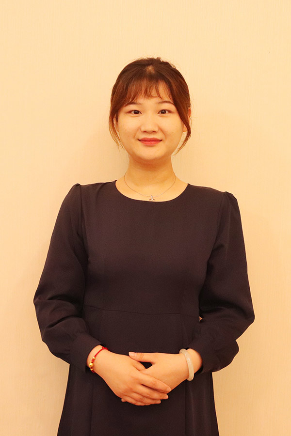 合阳文哲 本科学历，优秀班主任
